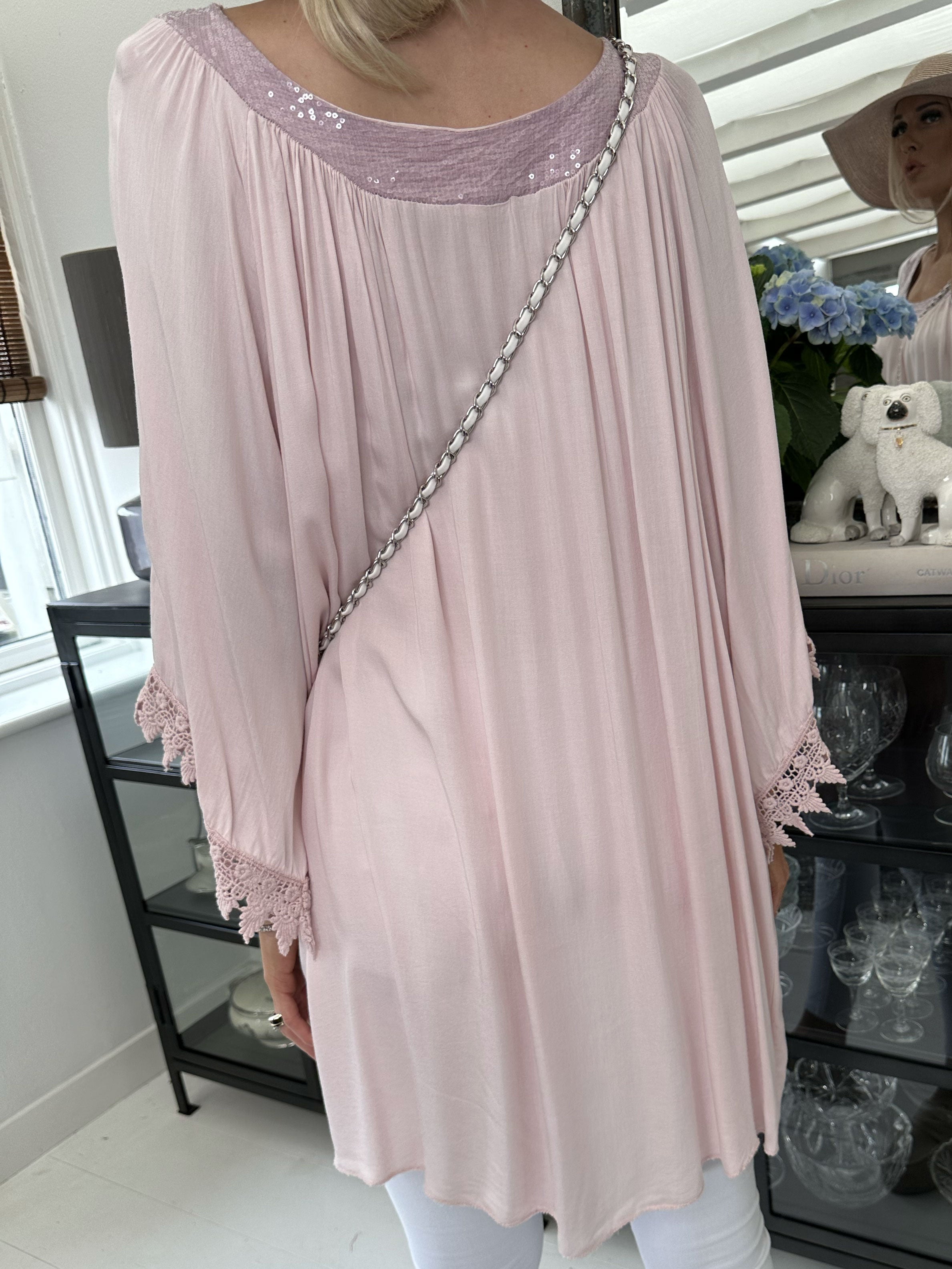 Dolores - Tunikaklänning med paljetter och broderier på ärmen